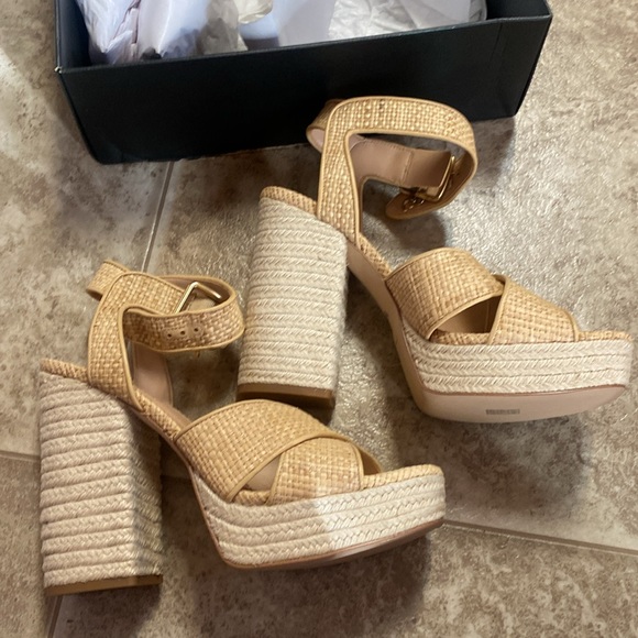 New in box. Coach heels - Picture 2 of 3